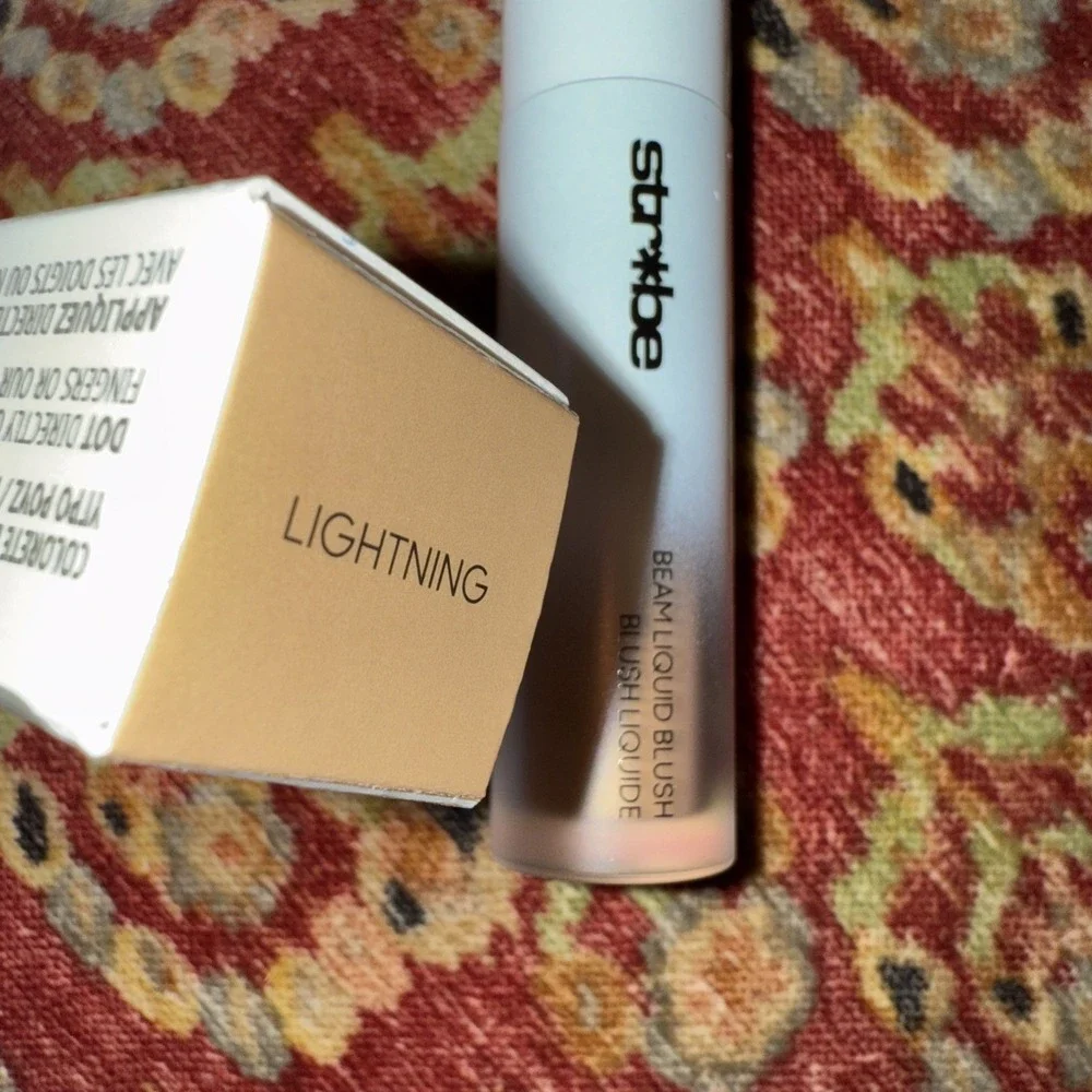 MAC Strobe Beam Liquid Blush. LIGHTNING‎ Full Size .14 Fl Oz Iridescent Finish